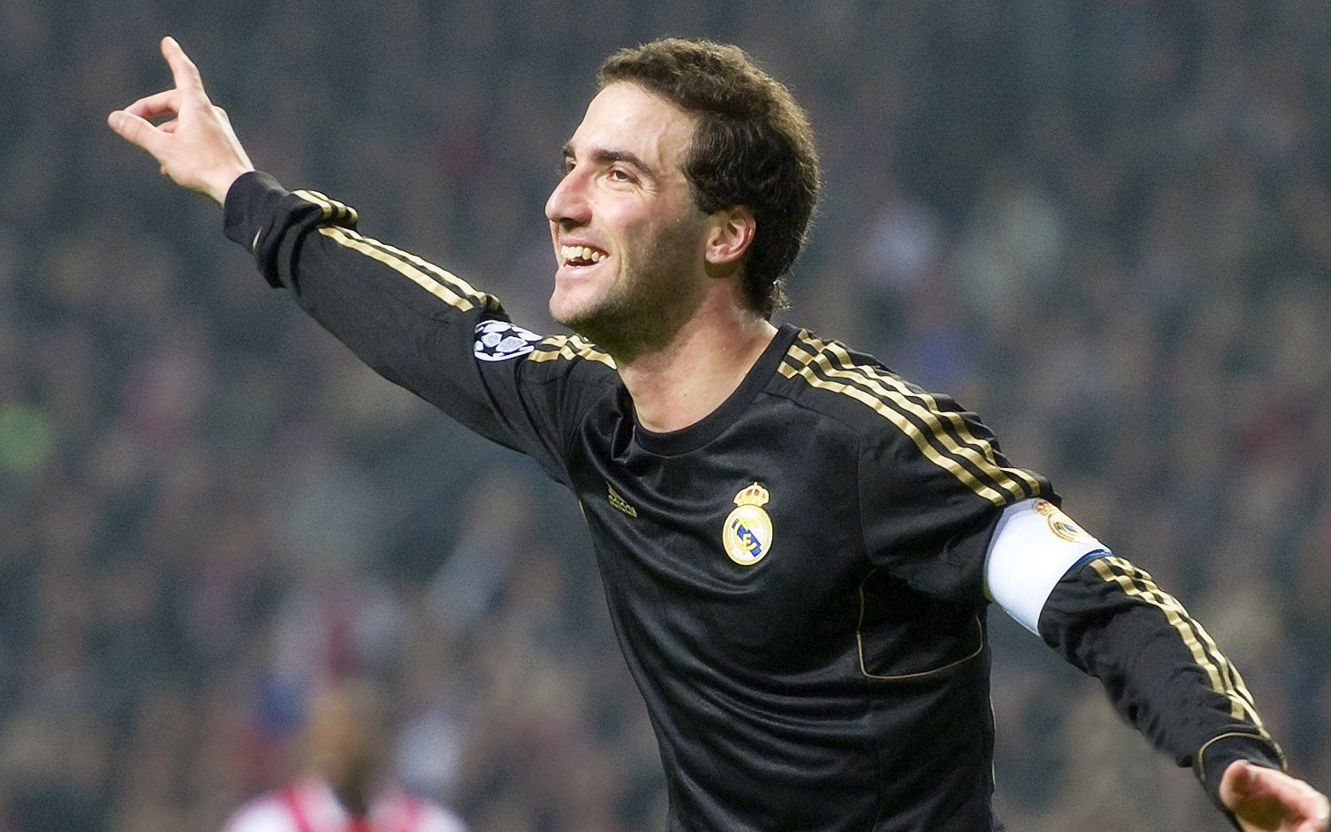 历史性时刻:经典比赛重现,感动一代球迷