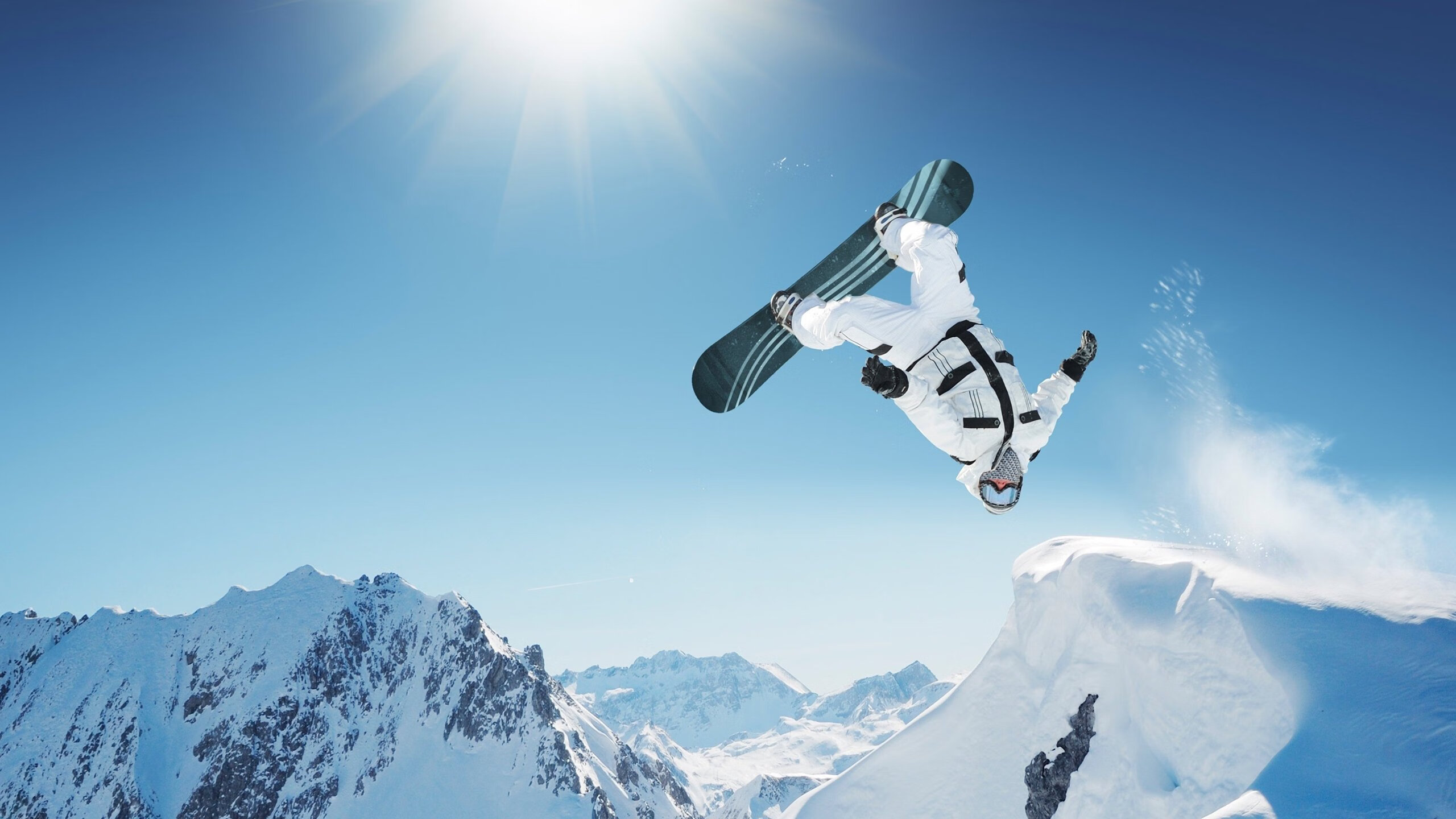 球场“姐妹花”——巾帼不让须眉的欧冠女将风采,欧冠女子