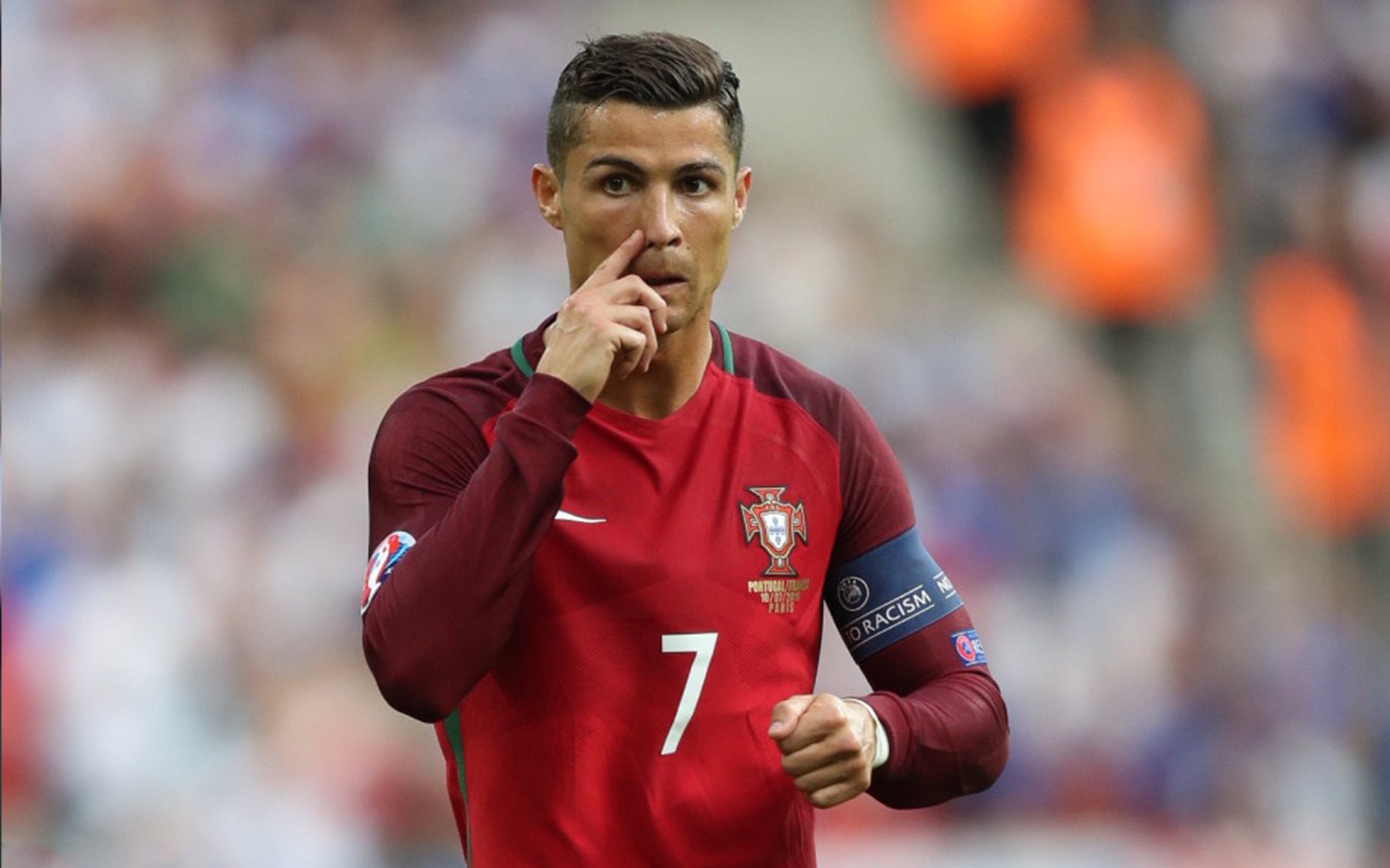 球队支持：最热情的粉丝集体行为盘点，足球粉丝群