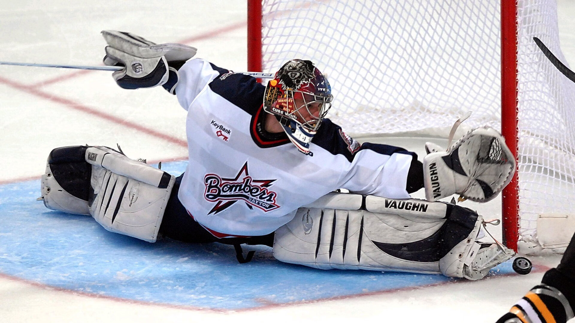 电竞比赛中的团队精神:信任配合,共同努力,电竞团队成员