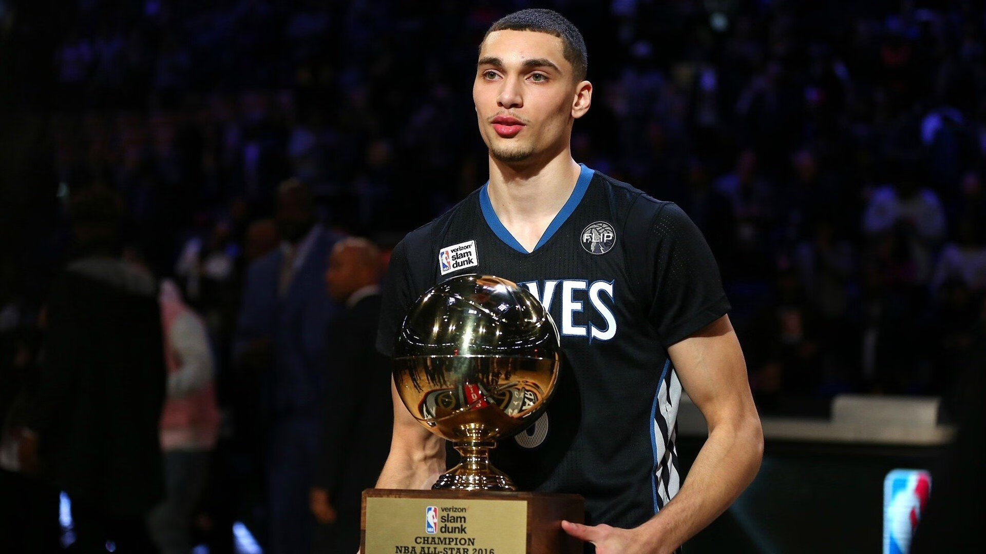 开云ios下载-高潮不断！王强压哨三分震撼全场，助队完成逆转！